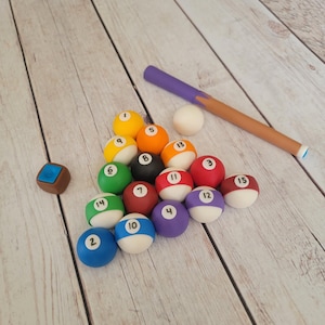 Fondant Pool Balls Cake Toppers - Fondant Billards - Bar Party - Fondant cue