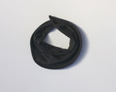 Baby kwijlen Bib / grijs kwijlen Bib Upcycled Baby kleding / Bibdana / stijlvolle Baby Bib / Eco Baby / Bandana Bib / Spit omhoog slabbetje / Baby voorzien