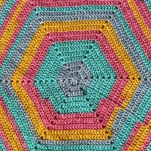 Hexagon gehaakte babydeken, acryldeken, regenboogkleuren, regenboogbabydeken