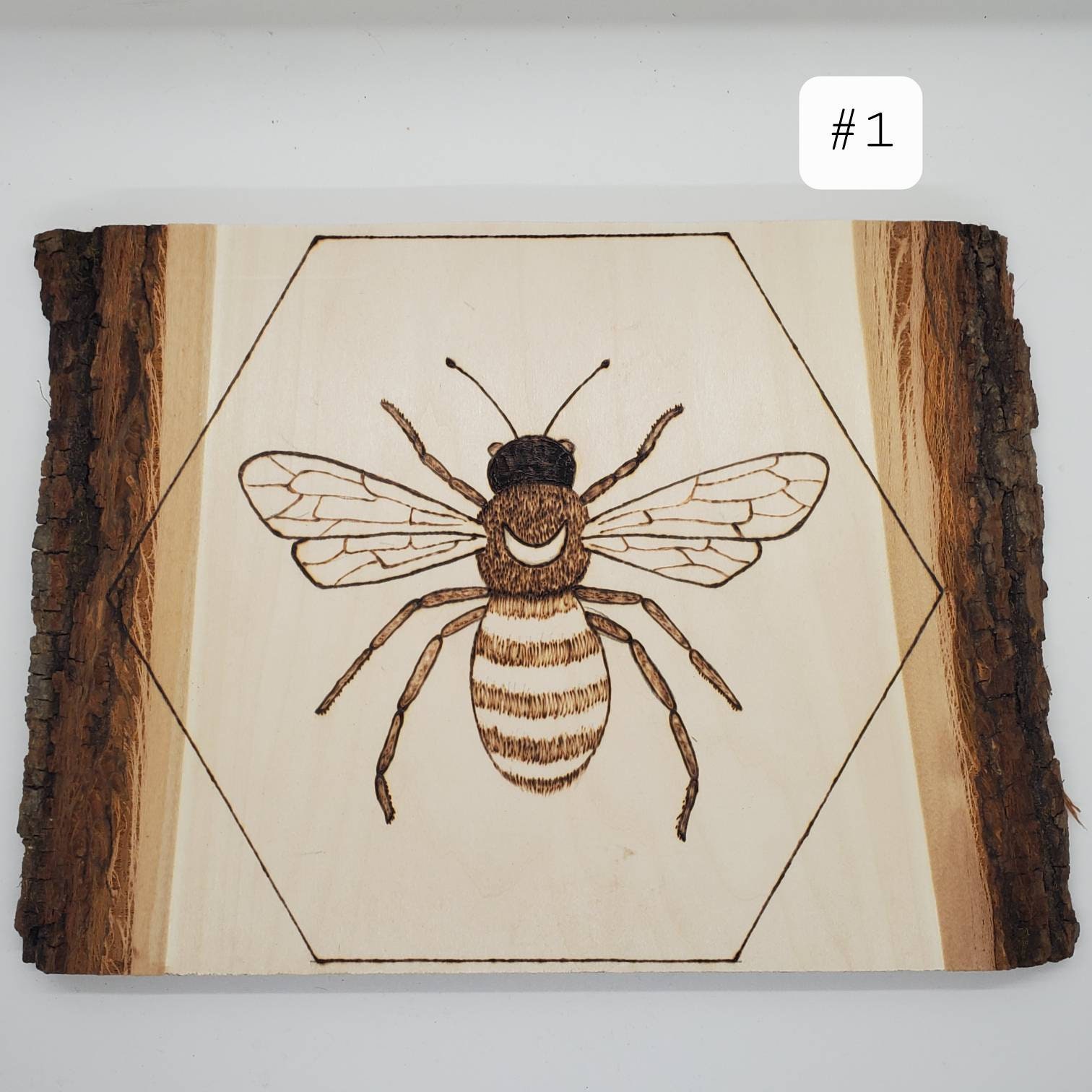 Placa de abejorro / abeja quemada en madera