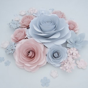 Set di 14 fiori di carta grandi in tonalità pastello, fiori artificiali rosa baby e blu da parete fino a 40,6 cm per la parete della cameretta dei bambini, sopra la decorazione della culla