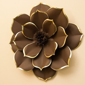 Fiore di carta dal design esclusivo - Parete floreale di lusso - Fiore grande marrone cioccolato con finiture in oro - Fiore gigante alternativoAlternativo