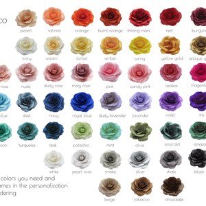 Puede incluir: Carta de colores para decoraciones de rosas de papel. La carta muestra 48 colores diferentes de rosas de papel, incluyendo melocot&oacute;n, salm&oacute;n, naranja, naranja quemada, Marte brillante, rojo, burdeos, granate, marfil, crema, sorbete, &aacute;mbar, soleado, oro amarillo, oro antiguo, rubor, rosa dorada, desnudo, rosa polvoriento, rosa brumoso, rosa, rosa caramelo, azalea, magenta, azul fr&iacute;o, azul cielo, acero, azul marino, azul real, lavanda polvorienta, lavanda, violeta, iris, ciruela, aguamarina, laguna, turquesa, azul verdoso, pistacho, menta, oliva, esmeralda, amazonia, blanco, r&iacute;o de perlas, humo, plata, esquisto, negro, beige, tabaco y chocolate.
