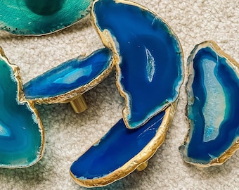 thumbnail image 2 of Set Of 4 Natural Blue Agate Slice Drawer Knobs – Handmade Crystal Pulls For Dresser, Cabinet & Wardrobe 2 of 5