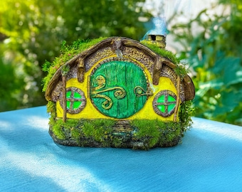 Handmade Hobbit House Diorama with moss, Lord of the Rings Miniature Ornament