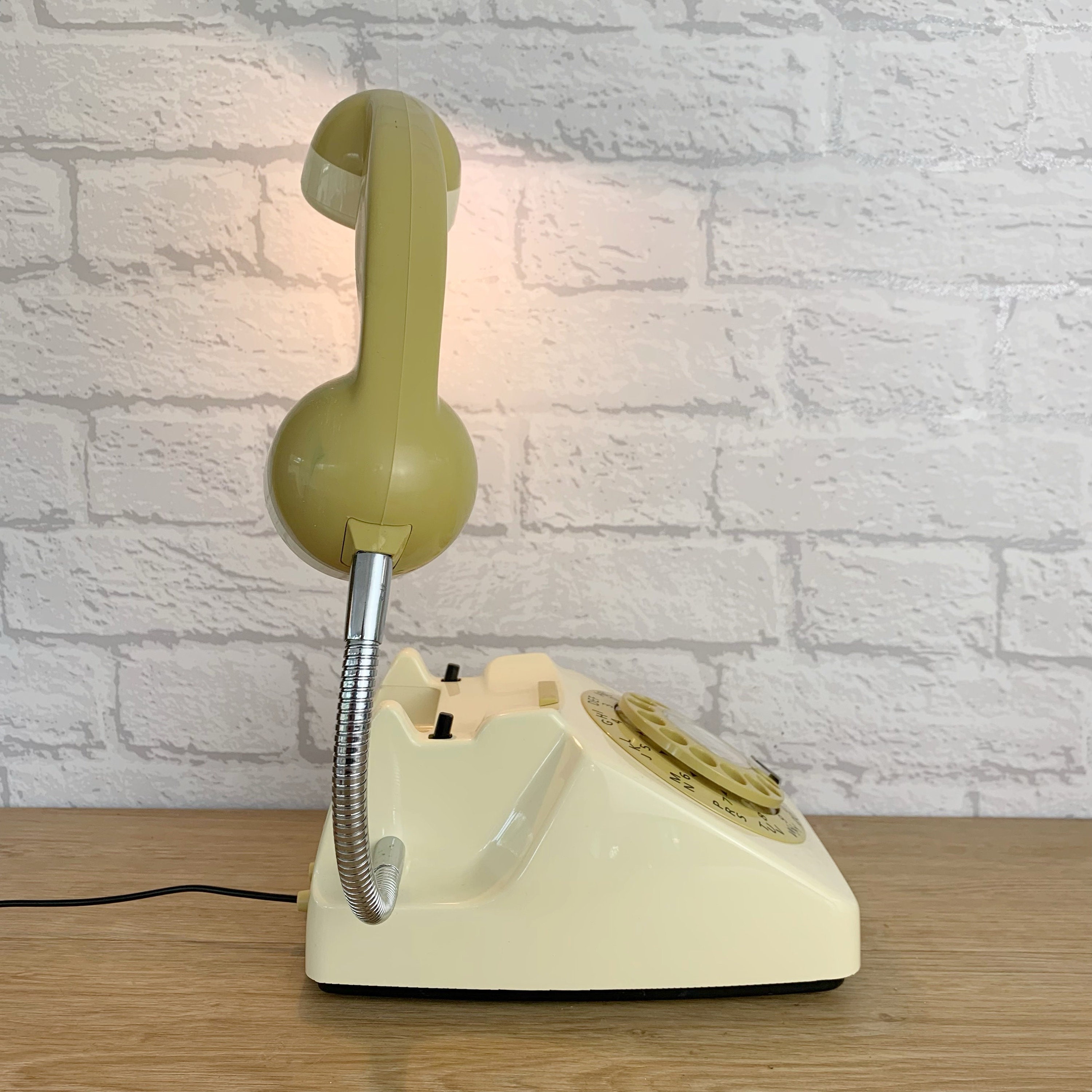 レトロなダイヤル電話　ランプ 懐かしいレトロなランプ、回転ダイヤル式電話ランプ。 - Etsy 日本