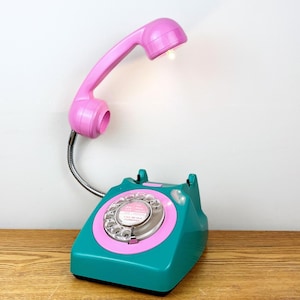 Dopamine Decor, Emerald Green & Pink Desk Lamp.