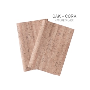Könnte beinhalten: Zwei Stücke Korkstoff mit einem silbernen Flockenmuster. Der Stoff ist mit "Oak + Cork Nature Silver" beschriftet.