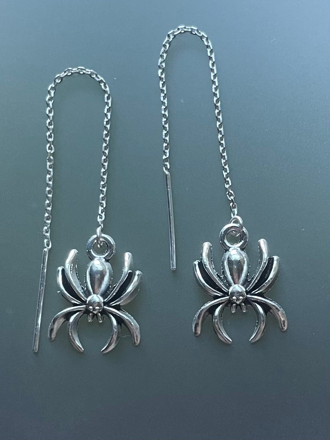 Orecchini a forma di ragno in argento sterling: moda autunnale di Halloween - Italia