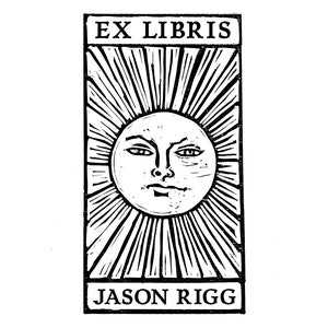 Może przedstawiać: Czarno-biały projekt ekslibrisu z słońcem z twarzą, promieniami i tekstem "EX LIBRIS" na g&oacute;rze i "JASON RIGG" na dole. Projekt jest w stylu drzeworytu.