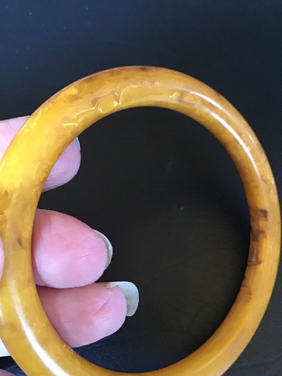 SALE ! Beautiful Vintage Swirled Bakelite Bangle B