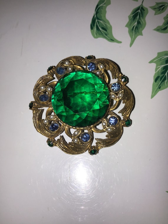 SALE ! Chunky Vintage Rhinestone brooch - green - 