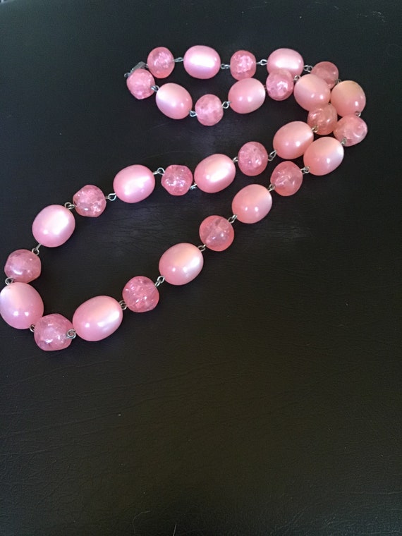 SALE ! Chunky Vintage Pink Moonglow lucite beaded… - image 4