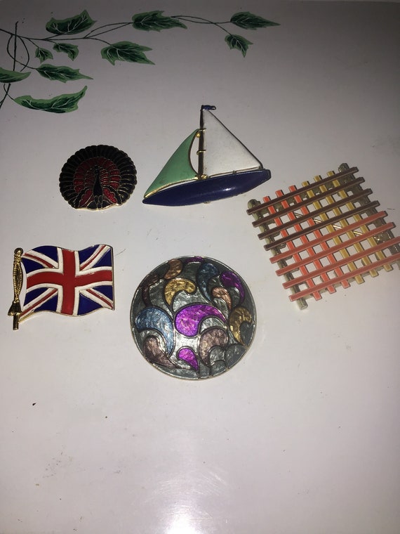 SALE ! 5 Vintage enamel pins - brooches - peacock 