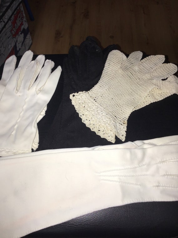SALE ! 4 Pair Vintage Ladies Gloves - white - blac