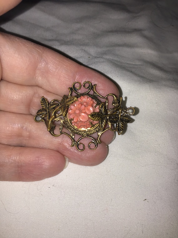SALE ! Vintage Victorian Revival Floral pin - glas