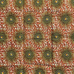 Puede incluir: Tela roja, negra y amarilla con un patrón repetitivo de rayos de sol estilizados. La tela tiene un aspecto texturizado y tejido.