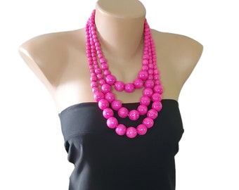 Heiße rosa dreireihige Halskette, Halskette aus Holzperlen, Statement-Halskette, klobige Holzperlenkette, leuchtend rosa Halskette, Sommerschmuck