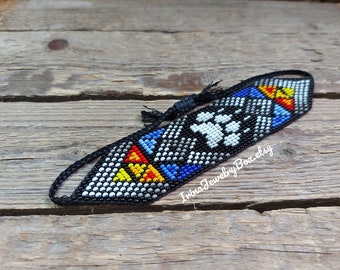 Wolf paw beaded bracelet, Bead loom bracelet, Paw cuff bracelet, Wolf bracelet, Unisex bracelet, Handmade bracelet, Gift idea