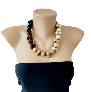 Brown chunky necklace, Wooden handicraft necklace, Wood bead necklace, Large beads necklace, Statement necklace, Eco friendly jewelry, Gift