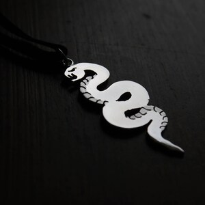 Bracciale rigido a forma di serpente argento