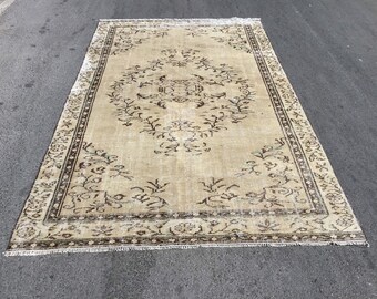 Vintage Turkish Oushak Rug: Handknotted Wool Floral Area Rug (65x108 inches)