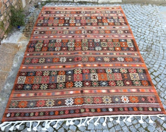 Vintage Turkish Kilim Rug: Handmade Wool Bohemian Area Rug (68x96 inches)