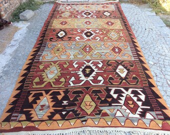 Vintage Turkish Kilim Rug: Handmade Wool Bohemian Area Rug (59x134 inches)