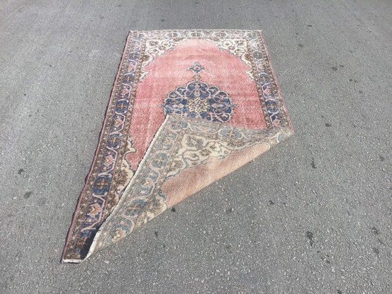 落ち着いた色合いのトルコ産ウシャクラグ：色褪せたヴィンテージウール