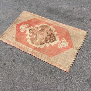 Vintage Küchenteppich, Rosa Weißer Oushak Teppich, Türkischer Kleiner Teppich, Persischer Teppich 70x120, Teppich für Badezimmer, Wollteppich, Azteken Teppich-Kissen