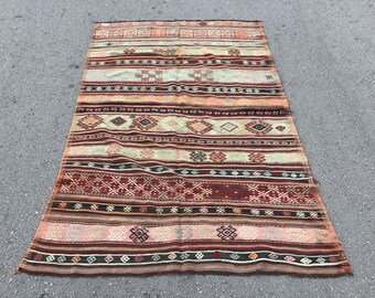 Vintage Turkish Kilim Rug: Handmade Wool Boho Rug (48x81 inches)