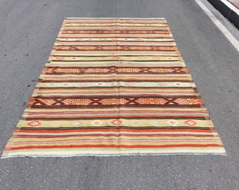 Vintage Turkish Kilim Rug: Handmade Wool Boho Rug (68x117 inches)