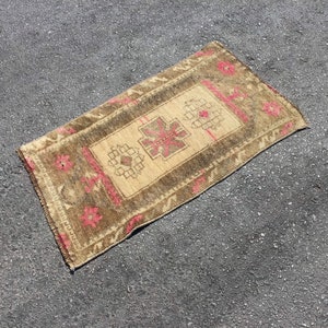 Vintage Küchenteppich, Rosa Weißer Oushak Teppich, Türkischer Kleiner Teppich, Persischer Teppich 70x120, Teppich für Badezimmer, Wollteppich, Azteken Teppich-Kissen