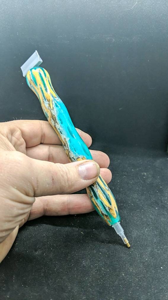 Don't know who needs to see this but these are the pens I use and they last  a long time and you can order replacements too. : r/diamondpainting