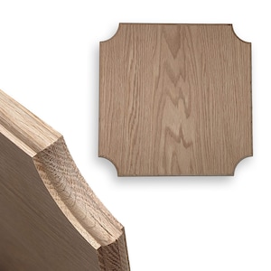 May include: A square wooden plaque with a decorative edge, featuring a natural wood grain pattern. The plaque is light brown and appears to be made of oak. A close-up of a corner of a similar wooden piece is also shown.
