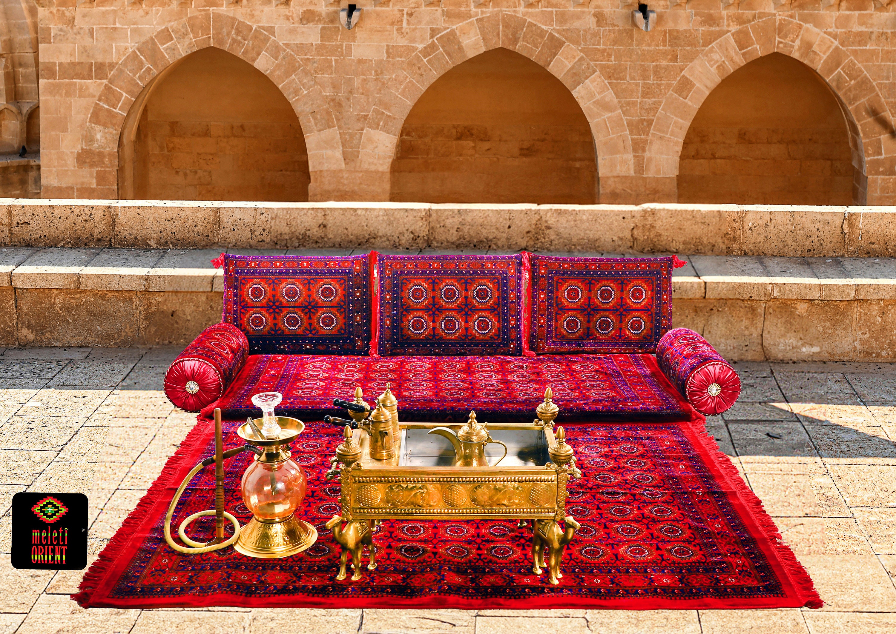 Porno uning qiniga bir top qoydi va uni pompalar