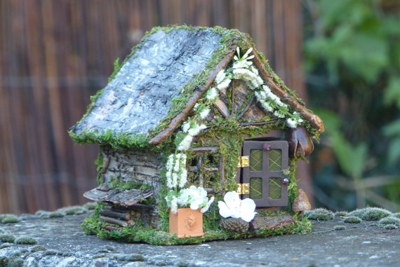 Miniature Dollhouse FAIRY GARDEN Led Green Christmas Present House 