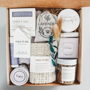 LAVENDER SPA GIFT, Birthday Spa Gift, Relaxing Gift Basket for Mom, Birthday Gift for Her, Friend Pamper Self Care Box, Coworker Thank You
