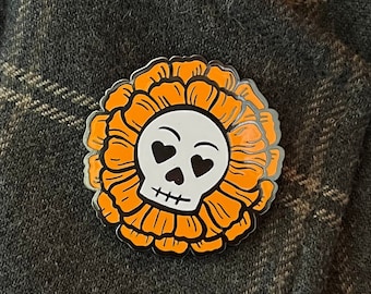 Skull Flower Halloween enamel lapel pin - Dia de los Muertos - calavera - marigold skull