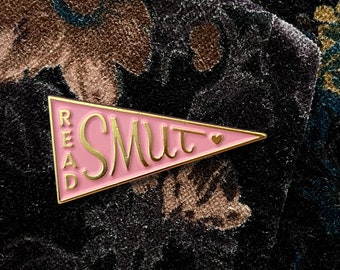 Read Smut enamel pin - gift for romance readers - literary gift - bookish pin - book button - bookworm - romantasy