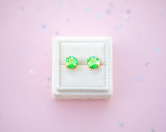 Elektrisch groene AB-oorknopjes: 8 mm OF 6 mm
