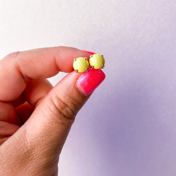 Pastel Yellow Pearl Stud Earrings - 8mm