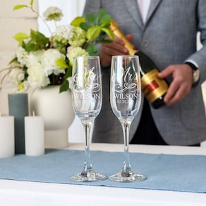 Personalisierte Champagnergläser, gravierte Hochzeitsgläser, Hochzeitsflöten personalisiert, Verlobungs-Champagnergläser, Braut- und Bräutigamglas