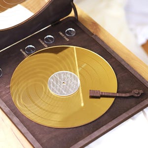 Record player wedding guest book alternative, vinyl record guest book, custom modern guest book, unique guest book ideas to wedding ceremony