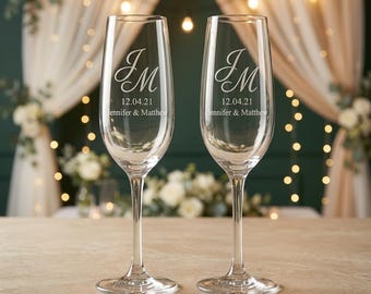 Wedding Mr and Mrs Champagne Flutes Personalized Engraved Toasting Glasses Bride-Groom Couples Anniversary Gift
