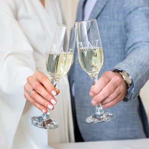 Flûtes à champagne personnalisées, verres de mariage gravés, verres à toast de M. et Mme, flûtes personnalisées lui, boîte cadeau incluse