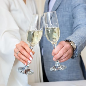 Engraved Wedding Glasses for Couple, Custom Toasting Flute Set, Personalized Bridal Champagne Flutes, Engagement or Anniversary Gift