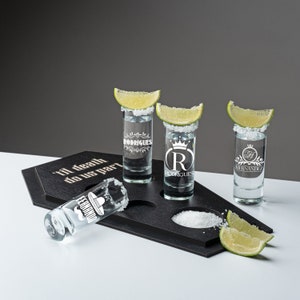 Aangepaste tequilaglasset, monogram wodkaglazen, tequila shot met houten kist, unieke gegraveerde glazen, 40e verjaardagscadeau
