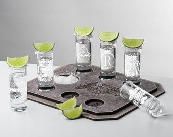 Engraved tequila shot glasses set with wooden box, personalized vodka shot set for party, custom barware gift for men, wedding or birthday