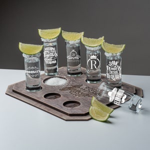 Tequila Schnapsglas-Set mit Holzkiste, benutzerdefinierte Wodka-Gläser, graviertes Schnapsglas, frisch vermähltes Geschenk, 21